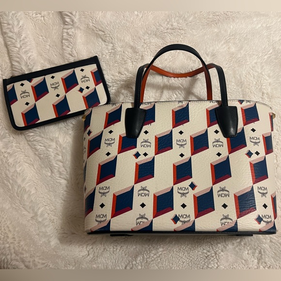 MCM vosetos tote - Picture 2 of 4